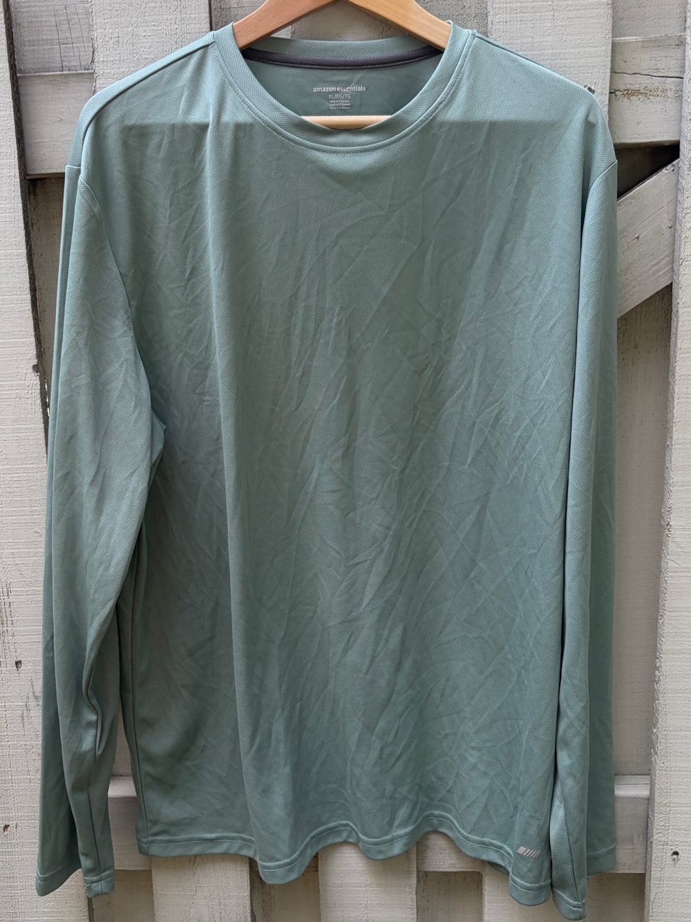 Amazon Essentials Men’s XL Performance Long-Sleeve Shirt Sage Green VGUC